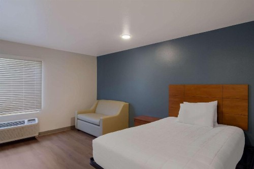 WoodSpring Suites Jacksonville I-295 East - image 9