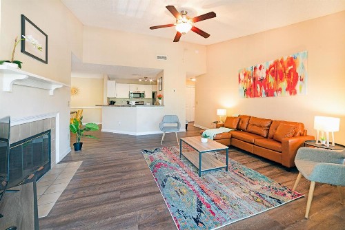 Frontdesk I Links at Windsor Parke Apts Jacksonville - image 1