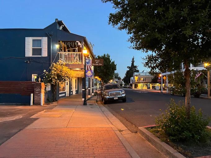 Americas Best Value Inn Royal Carriage - image 3