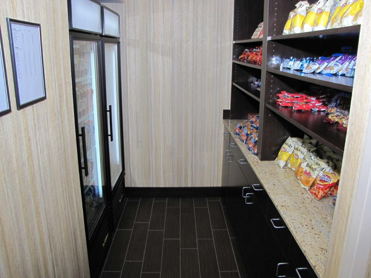 Hampton Inn & Suites Jamestown - image 3