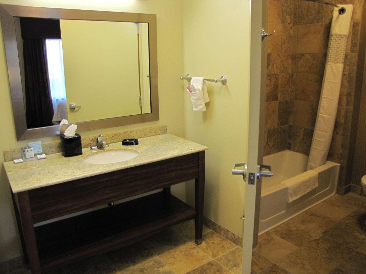 Hampton Inn & Suites Jamestown - image 7