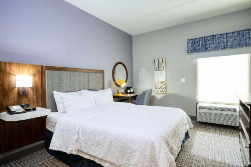 Hampton Inn Janesville - image 10