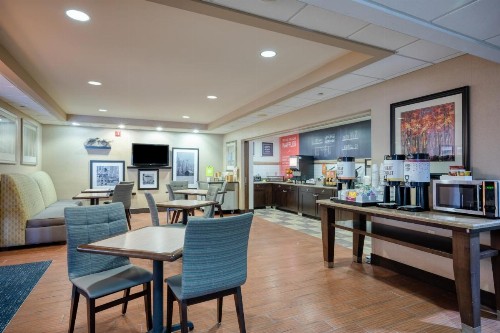 Hampton Inn Janesville - image 11