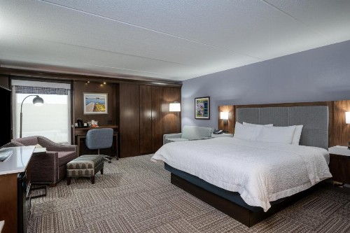 Hampton Inn Janesville - image 20