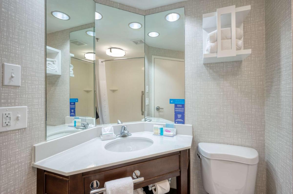 Hampton Inn Janesville - image 4