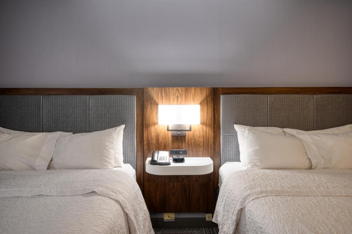 Hampton Inn Janesville - image 7