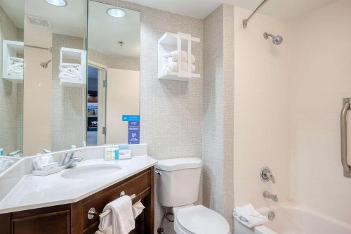 Hampton Inn Janesville - image 8