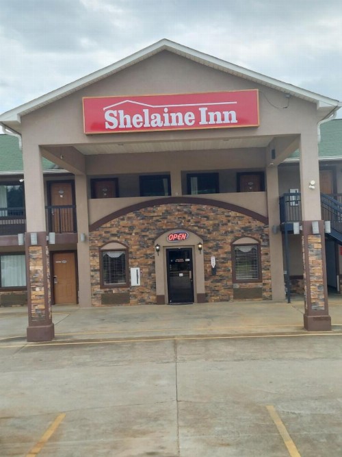 Suburban Inn - image 2