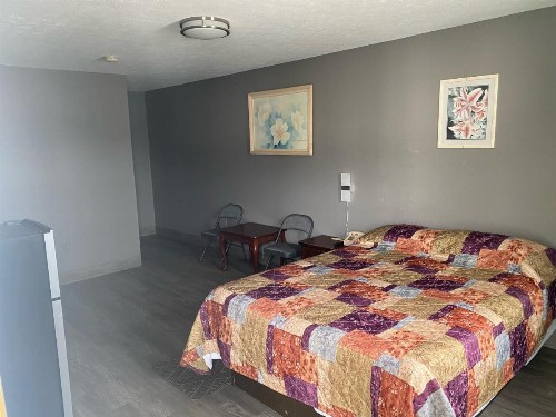 Hoosier Travel Lodge - image 2