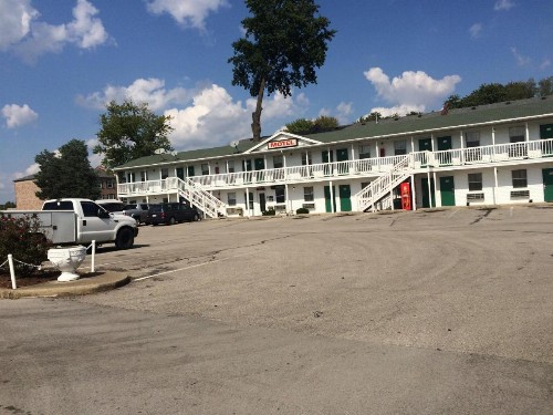 Hoosier Travel Lodge - image 4