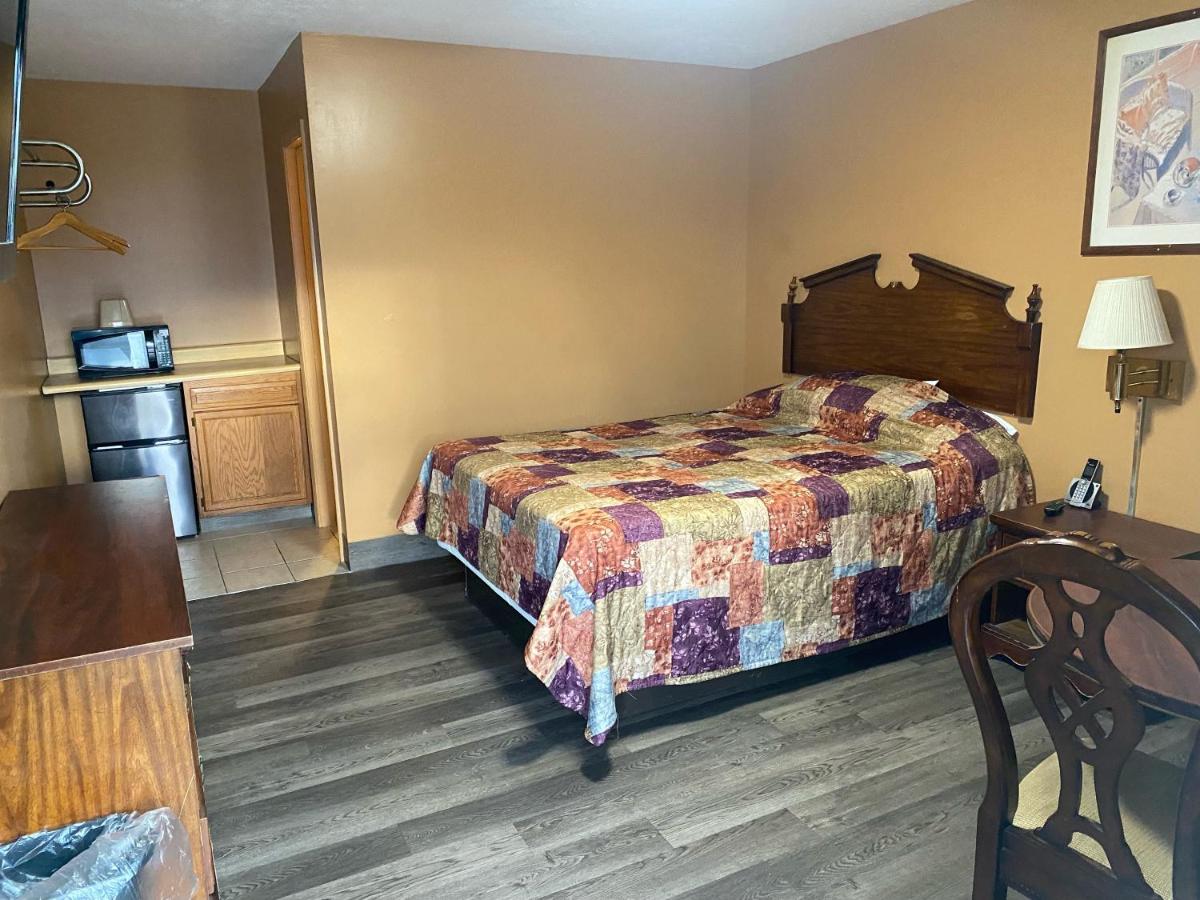 Hoosier Travel Lodge - image 5