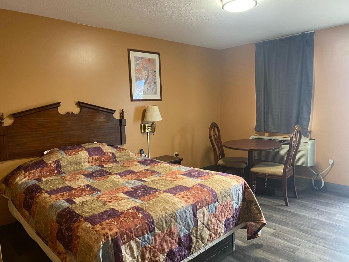 Hoosier Travel Lodge - image 6