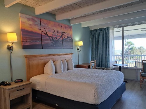 Days Inn & Suites by Wyndham Jekyll Island - image 4