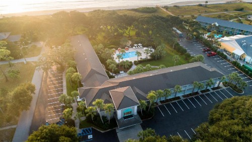 Beachview Club Hotel - image 10