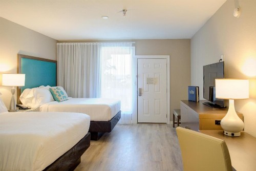 Beachview Club Hotel - image 2