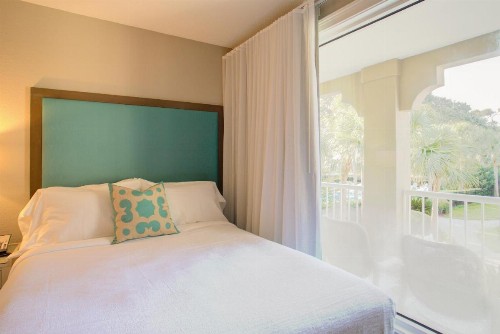 Beachview Club Hotel - image 3
