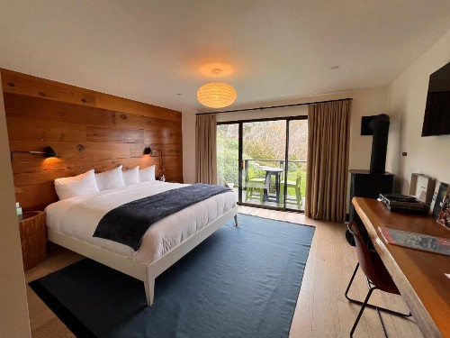 Timber Cove Resort - image 3