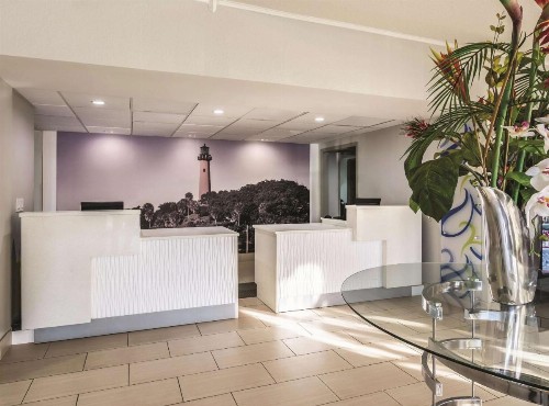 La Quinta Inn by Wyndham Jupiter - image 11