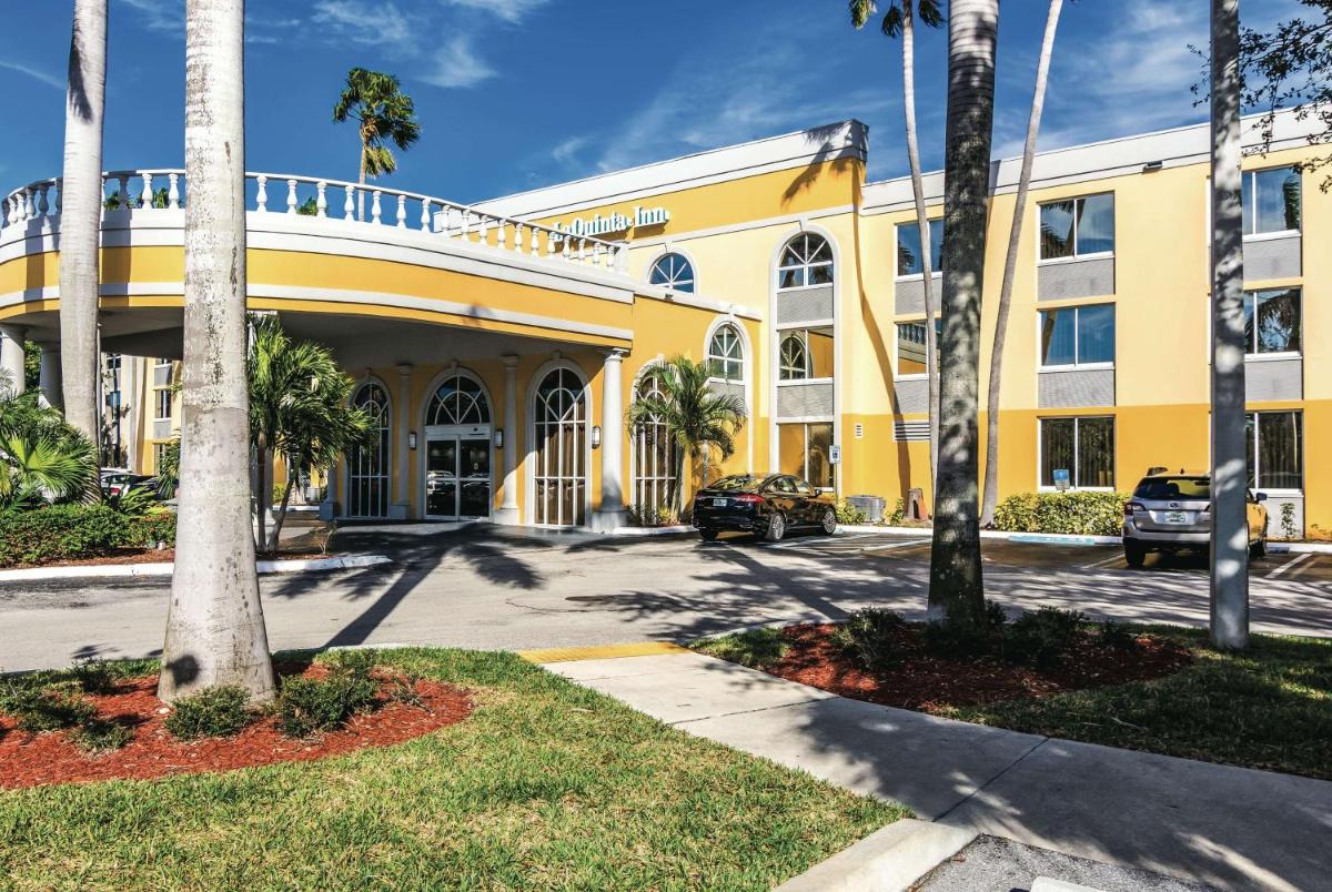La Quinta Inn by Wyndham Jupiter - image 4