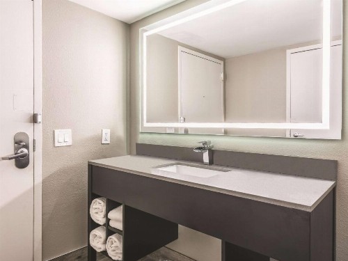 La Quinta Inn by Wyndham Jupiter - image 8