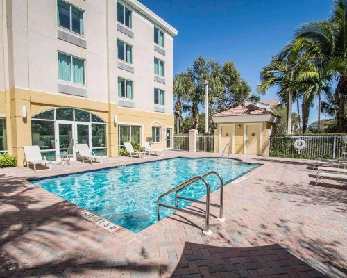 Comfort Inn & Suites Jupiter I-95 - image 11