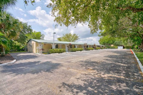Tequesta Palms Inn - image 28