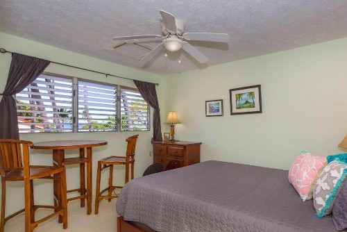 Surf & Racquet Club #24 - image 11