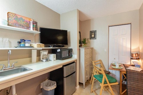 Kalama Room - image 7