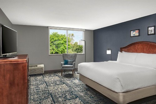 Four Points by Sheraton Kalamazoo - image 8