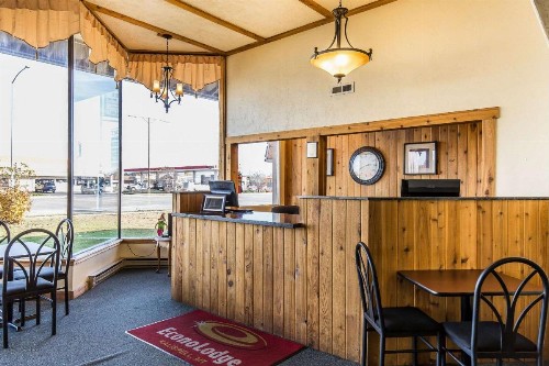 Econo Lodge Inn & Suites Kalispell - image 2