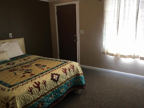 Sun -N- Sand Motel - image 14