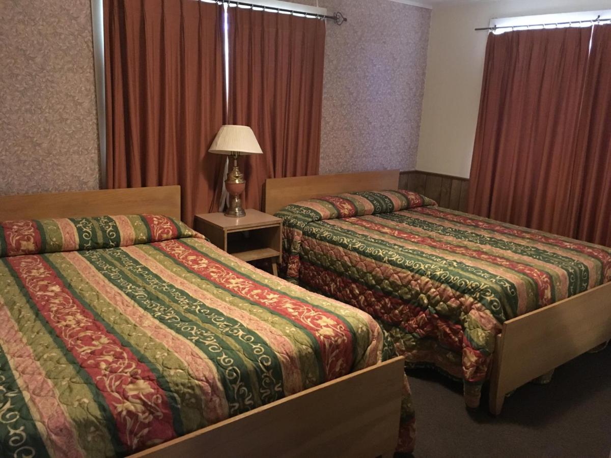 Sun -N- Sand Motel - image 5