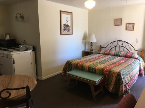 Sun -N- Sand Motel - image 8