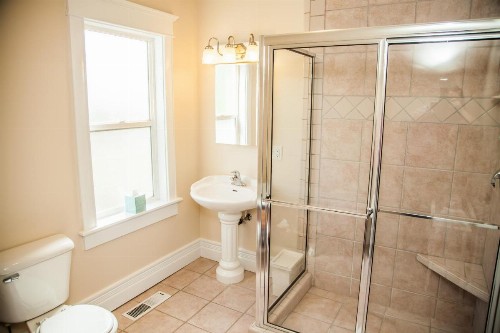 Grand Circle Bed and Breakfast - image 11