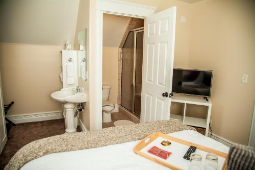 Grand Circle Bed and Breakfast - image 23