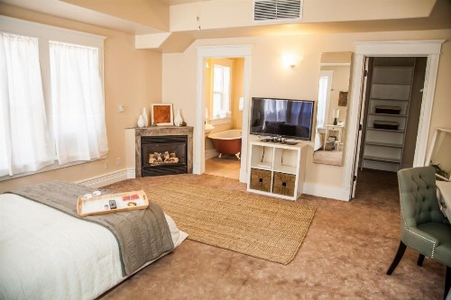 Grand Circle Bed and Breakfast - image 2