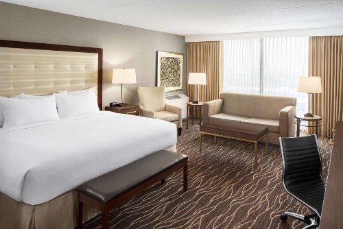 Hilton Kansas City Airport - image 18