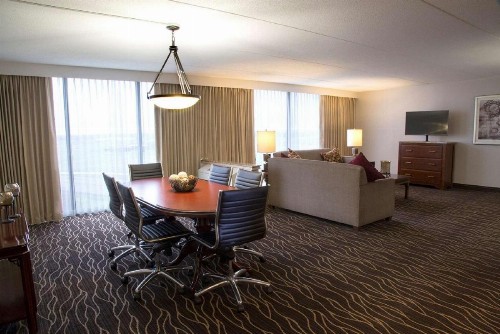 Hilton Kansas City Airport - image 28