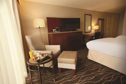 Hilton Kansas City Airport - image 32