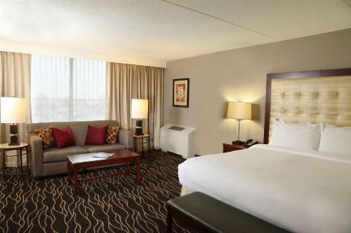 Hilton Kansas City Airport - image 38
