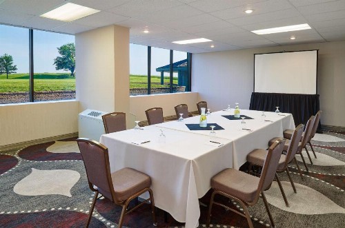 Hilton Kansas City Airport - image 45