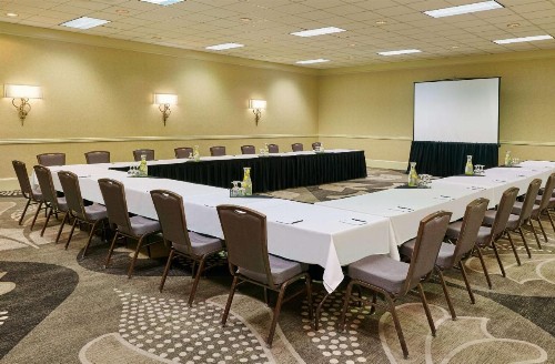 Hilton Kansas City Airport - image 47