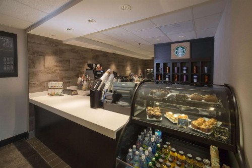 Hilton Kansas City Airport - image 9