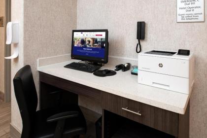 Hampton Inn Kansas City Northeast - image 10