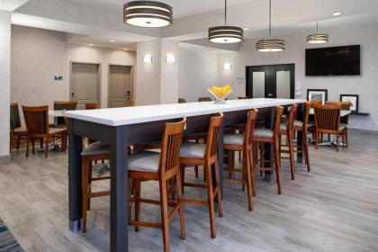 Hampton Inn Kansas City Northeast - image 11