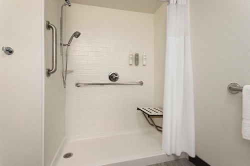 Hampton Inn Kansas City - Airport - image 19