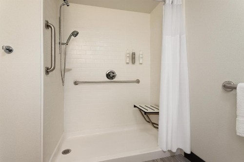 Hampton Inn Kansas City - Airport - image 29