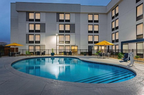 Hampton Inn Kansas City - Airport - image 5