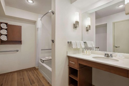 Homewood Suites by Hilton Kansas City Airport - image 6