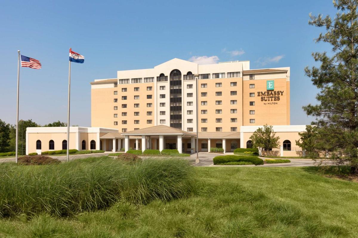 Embassy Suites Kansas City International Airport - main image